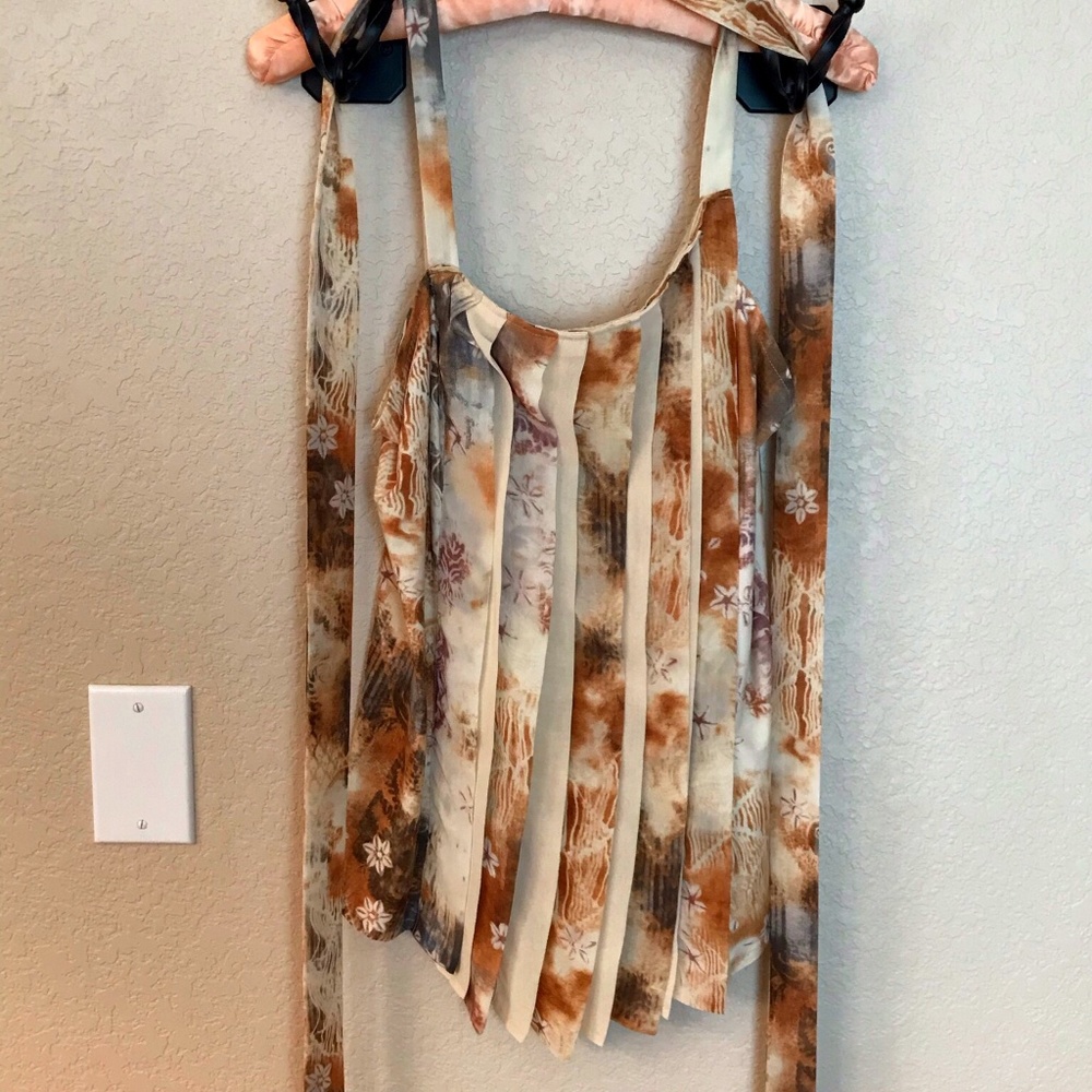 IKA Sleeveless Multicolored Pleated Blouse with tie size Medium